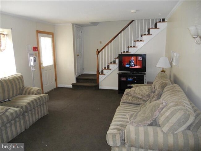Building Photo - 108 Hillside Cir
