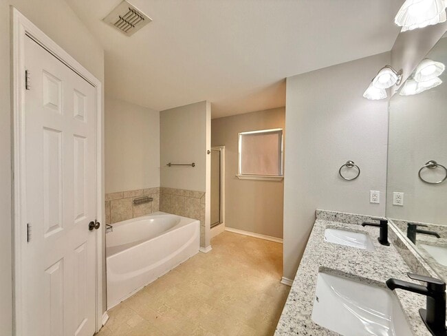 Building Photo - Stunning 4 Bedroom in Tyler! Available in WISD! Almost Ready!