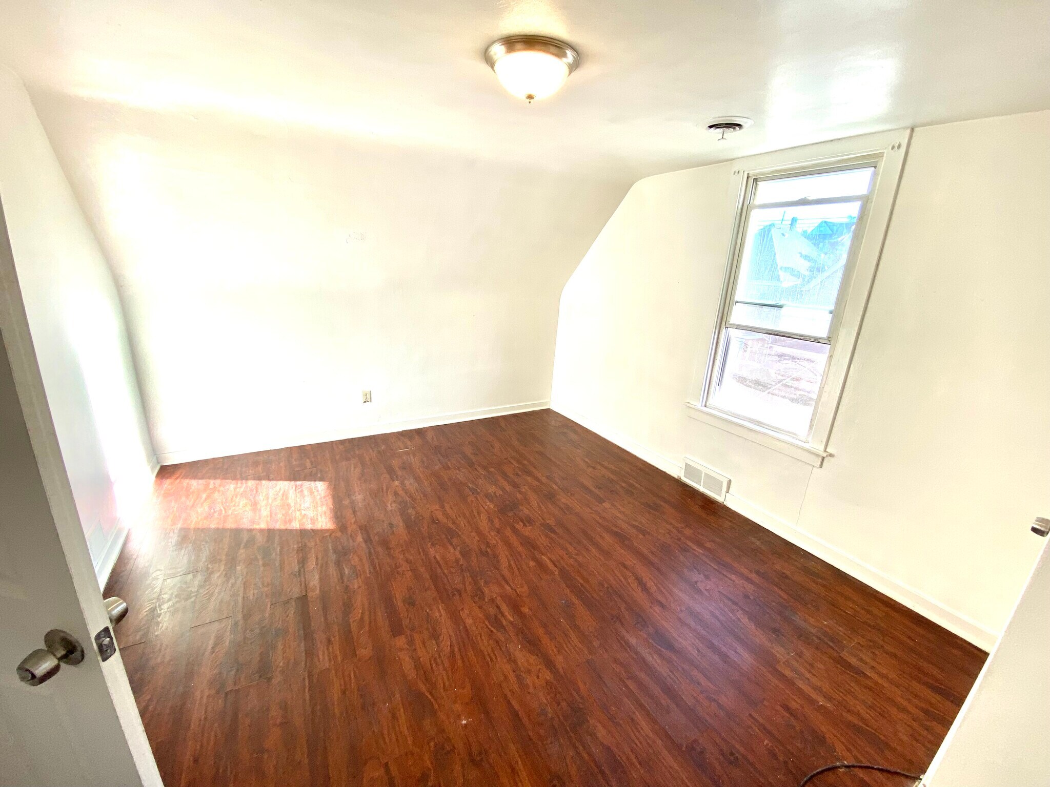 Building Photo - 817 Anaheim St