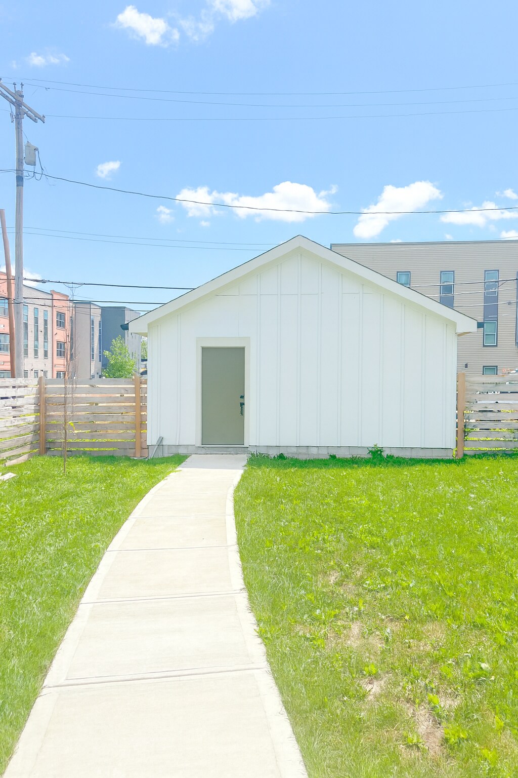 Building Photo - 1551 E Rich St