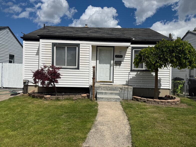2 bdrm with 3rd room in finished basement - 25200 leach st