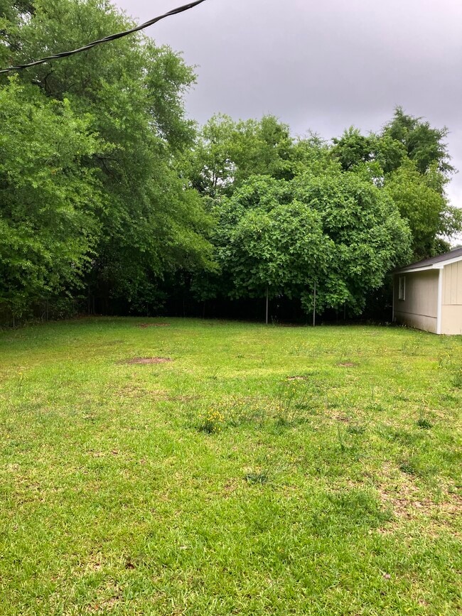 Building Photo - 1424 Hobart Dr