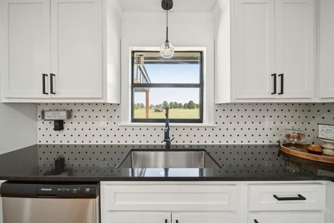 Building Photo - REIMAGINED/LIKE NEW...