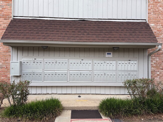 Building Photo - 2350 Bering Dr