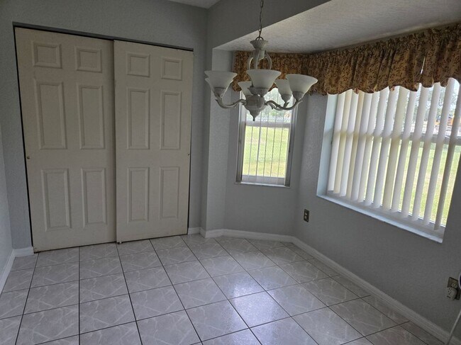 Building Photo - 4870 SW 147 Loop