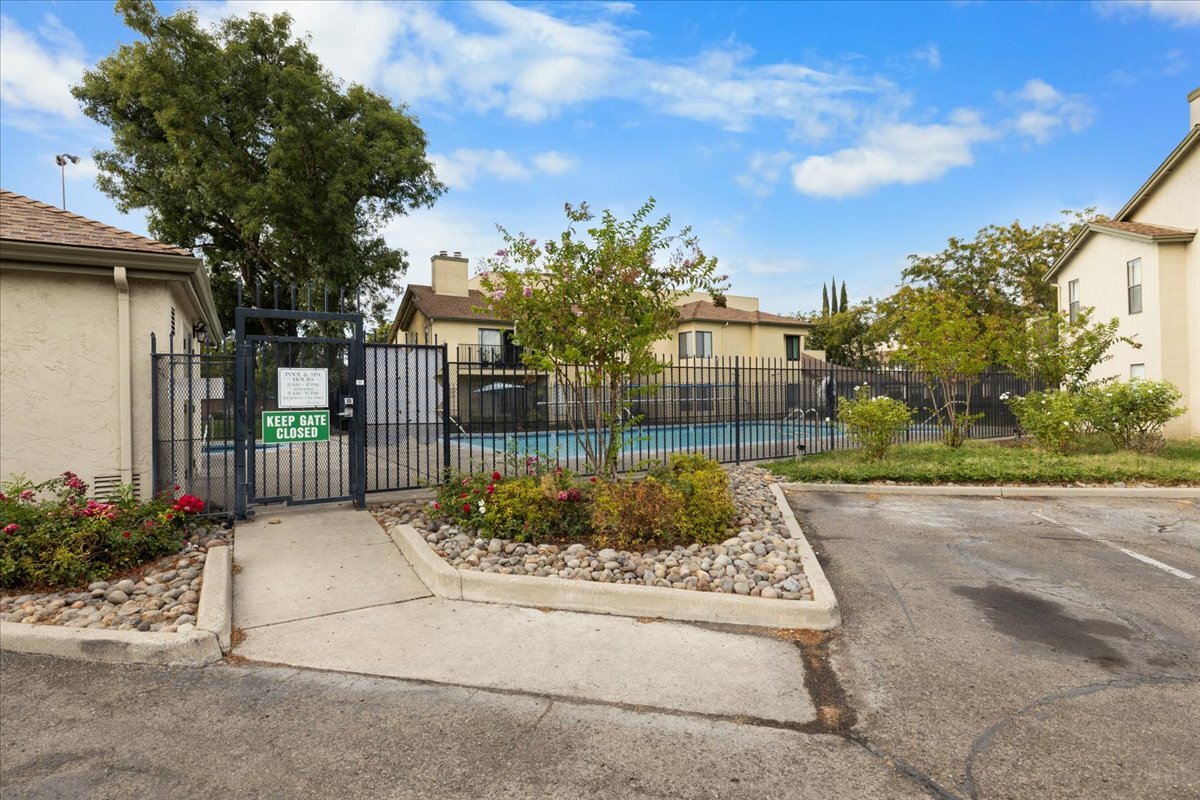 Building Photo - 1581 W Swain Rd