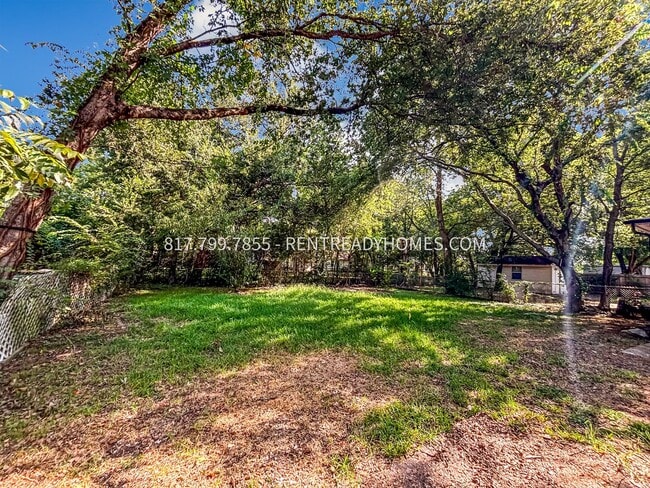 Building Photo - 621 Cedar Dr