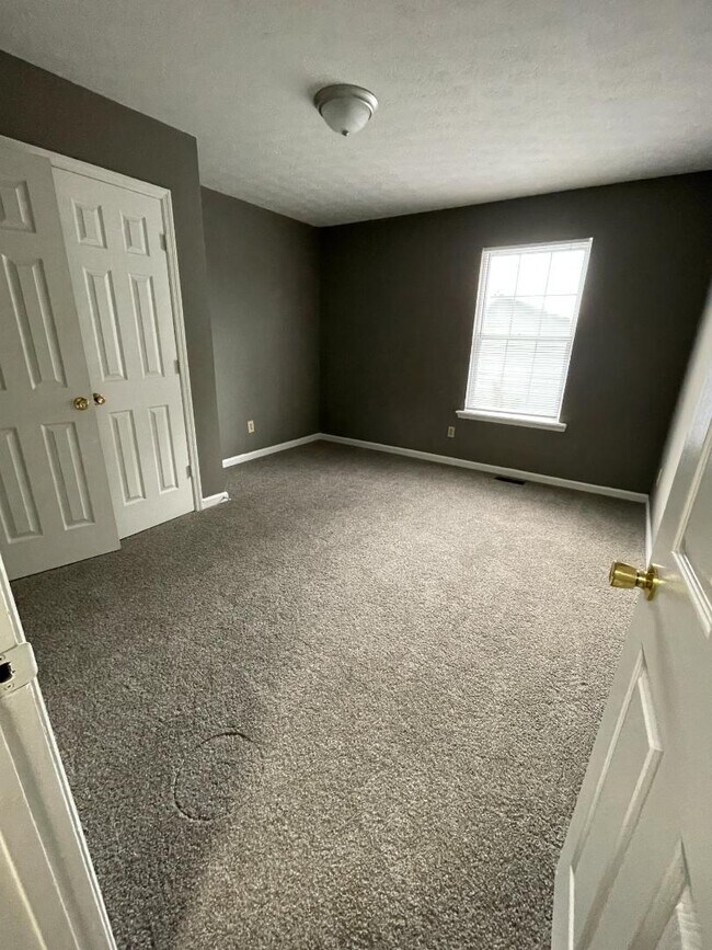 Building Photo - 203 Maple Leaf Ln