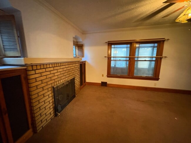 Building Photo - 8123 Vista Ave