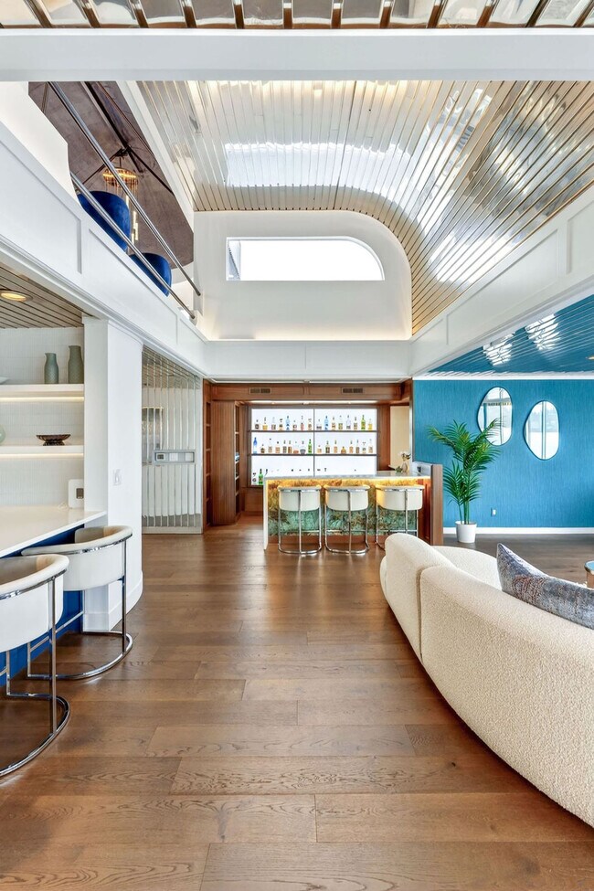 Building Photo - 3307 NE Marine Dr
