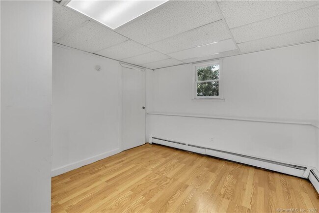 Building Photo - 11 Hallmark Pl