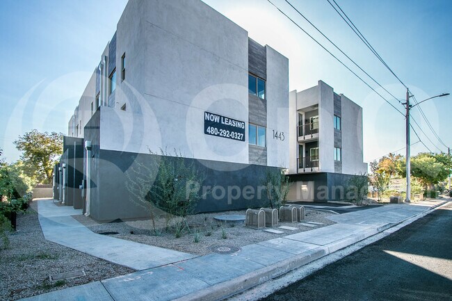 Building Photo - 1443 E Osborn Rd