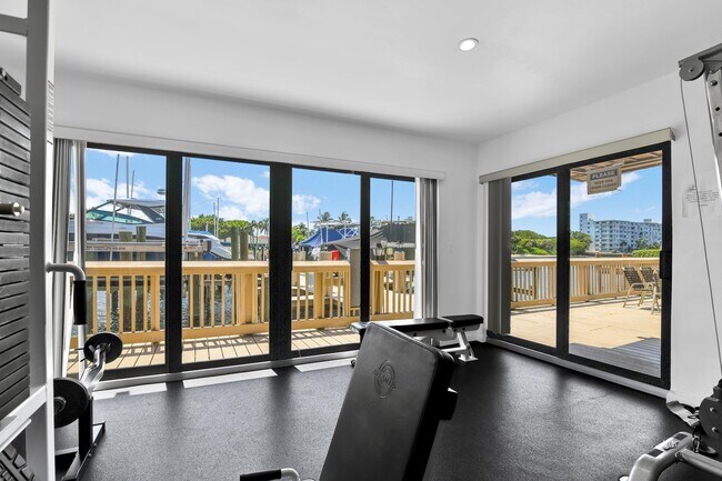 Building Photo - 1167 Hillsboro Mile