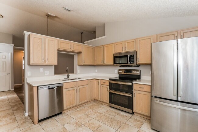 Building Photo - 466 Valencia Pl Cir