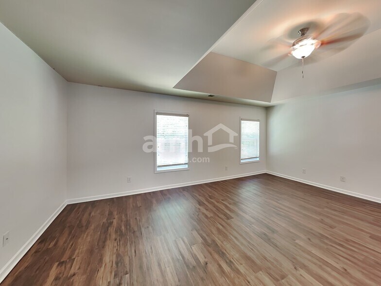 Building Photo - 9839 Jeanette Cir