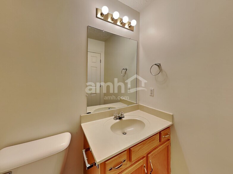 Building Photo - 120 Rose Garden Ln