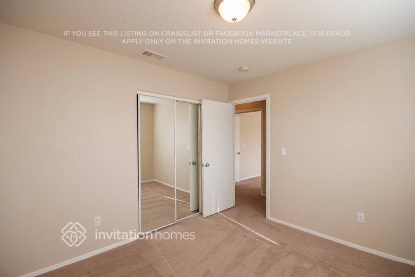 Building Photo - 2638 S Raven