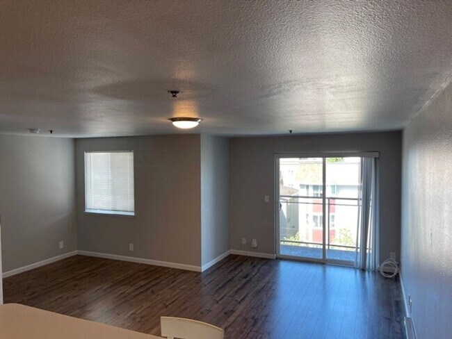 Building Photo - Live in the heart of Capitol Hill in this ...