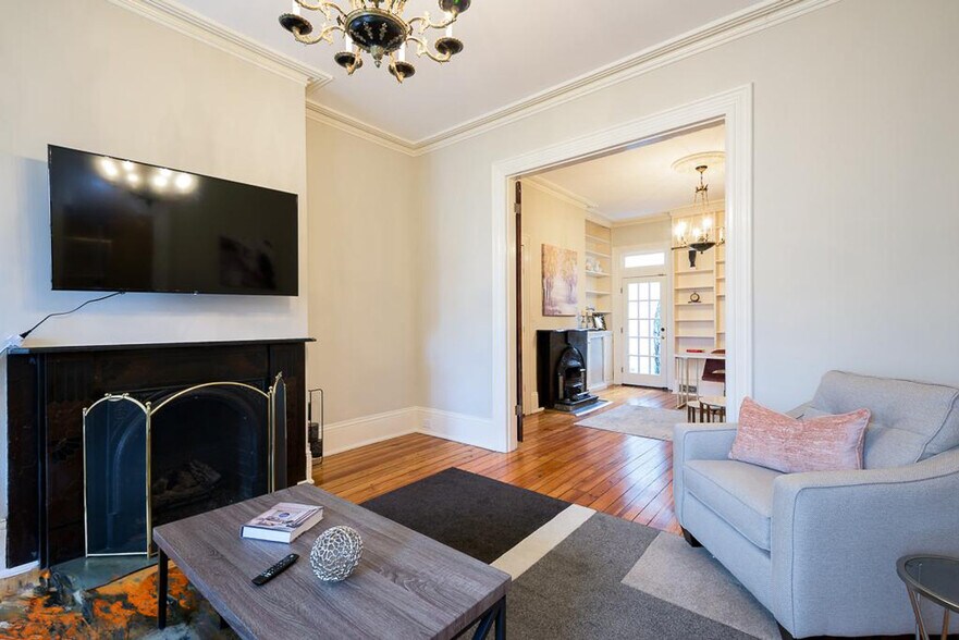 Building Photo - 27 3rd St NE