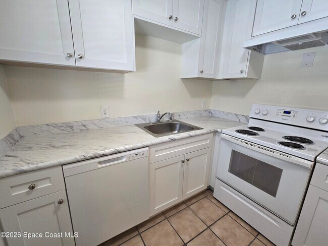 Building Photo - 1728 Guava Ave