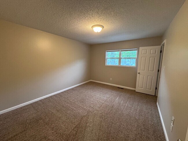 Building Photo - 2 Bed 1.5 Bath Apartment in Benton