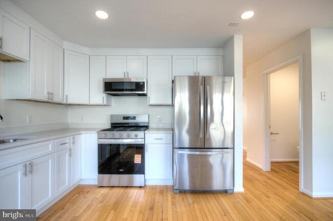 Building Photo - 18 Alexandra Ct