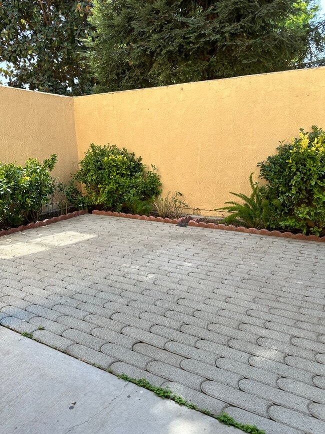 Building Photo - Stunning Condo in Turlock available for im...