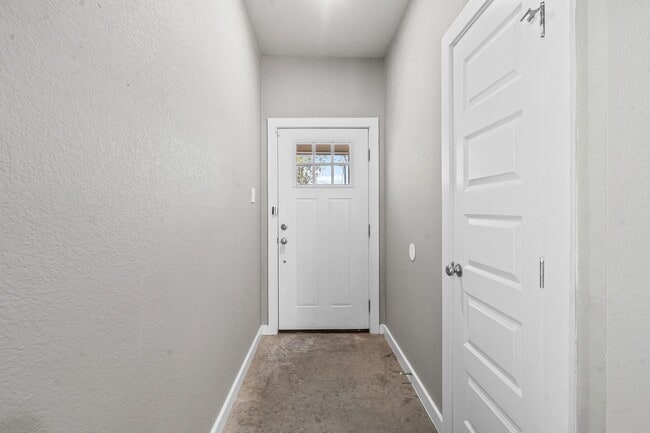 Building Photo - Amazing in Alvarado