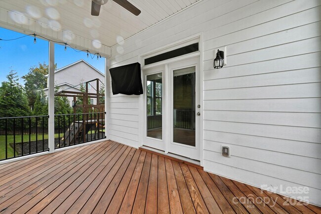 Building Photo - 425 Cassia Ct