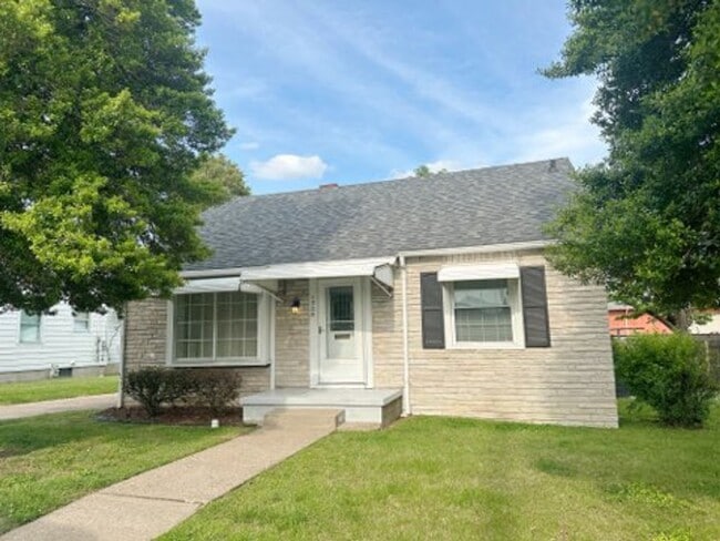 Primary Photo - 3 possibly 4 bedroom 1 bathroom!