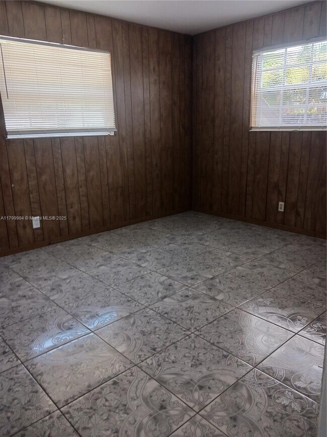 Building Photo - 1820 N 59th Ave