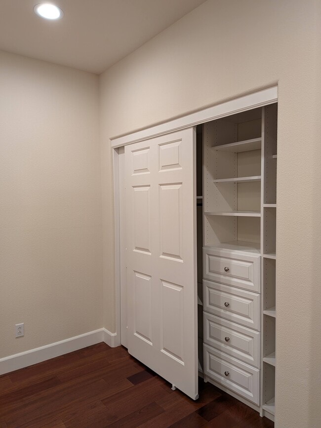 Building Photo - 3980 Avignon Ln