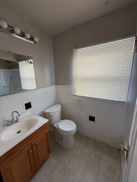 Building Photo - 10311 Britain St