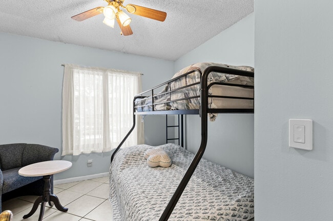 Building Photo - 1004 Green Pine Blvd