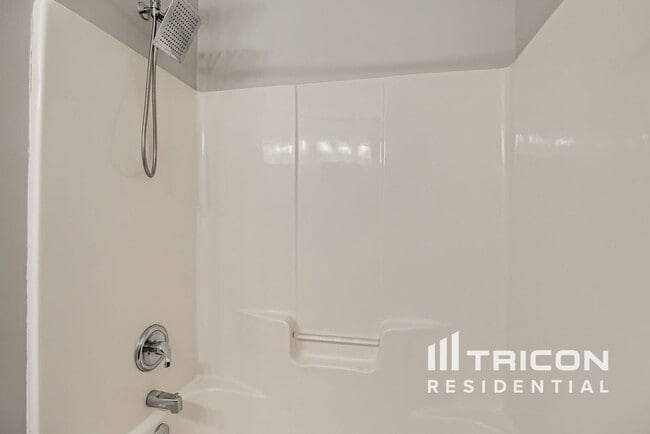 Building Photo - 15510 Robsart Ct