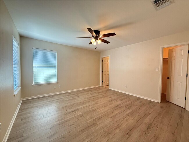 Building Photo - 211 Riata