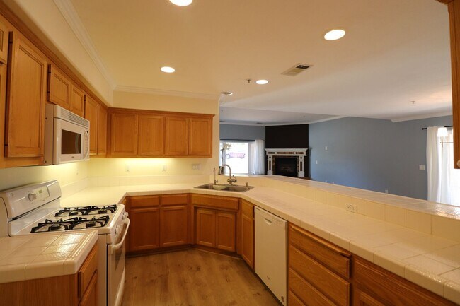 Building Photo - Beautiful Templeton Home