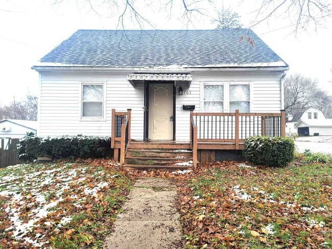 Primary Photo - 703 Albert Ave