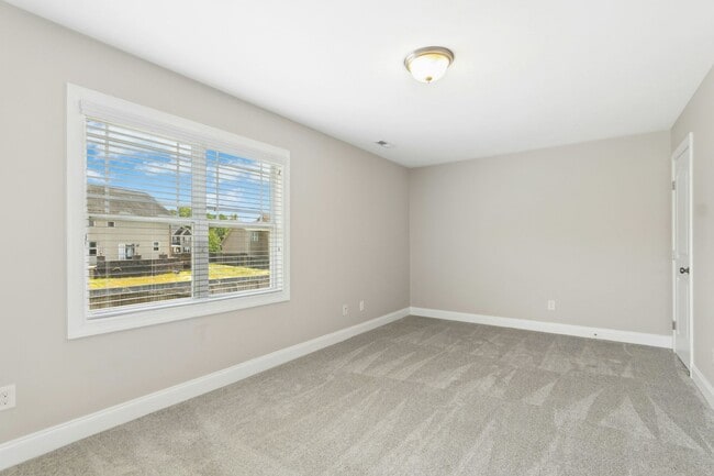 Building Photo - Charming and Freshly Updated Cul-de-Sac Home in Sanford!