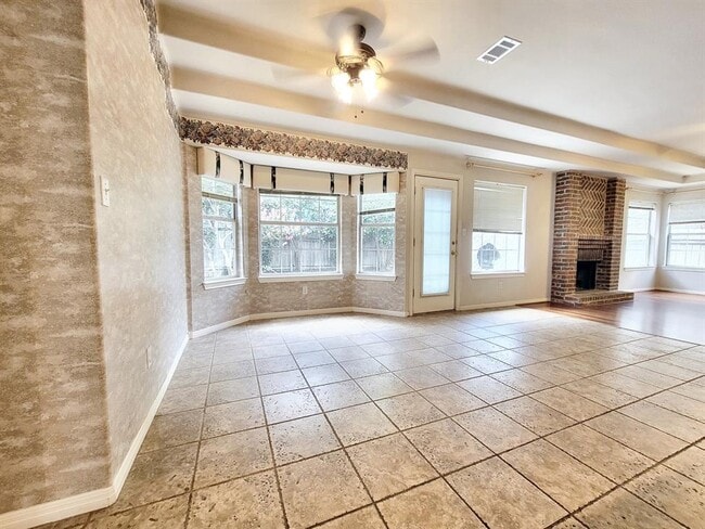 Building Photo - 613 Deercreek Ln