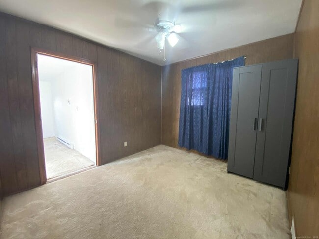 Building Photo - 19 Dartmouth Ln