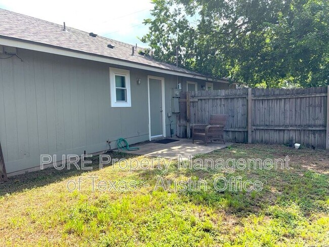 Building Photo - 16005 Stoneham Cir