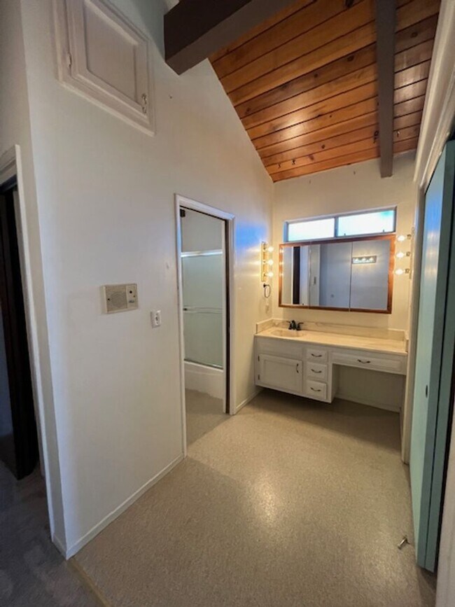 Building Photo - 1618 Square Foot Tri-Level Home in Cayucos with Ocean Views