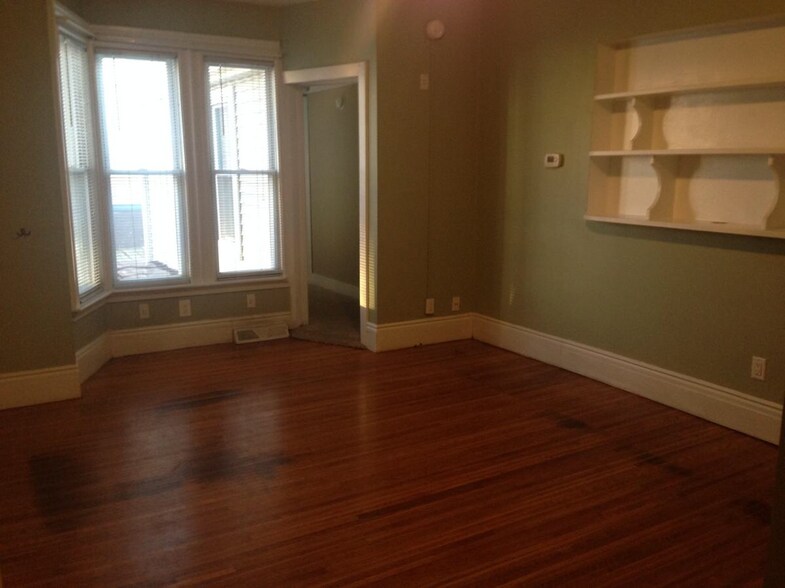 Living room (2) - 16 Day Ave