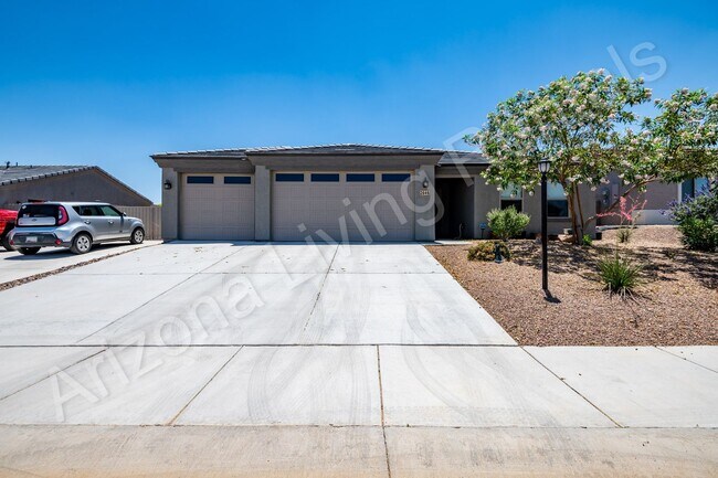 Building Photo - INVITING BACKYARD OASIS