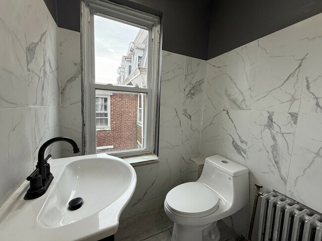 Building Photo - 347 Kerlin St