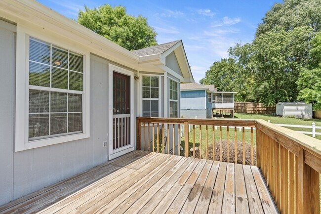 Building Photo - 100 River Oaks Dr