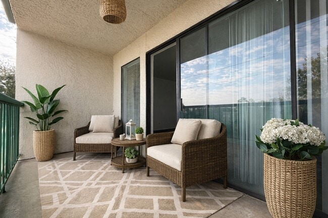 Building Photo - 2822 S Bartell Dr