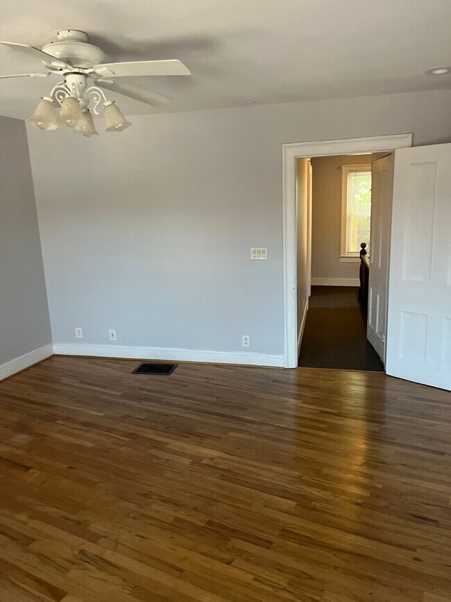 Building Photo - 220 N Bench St