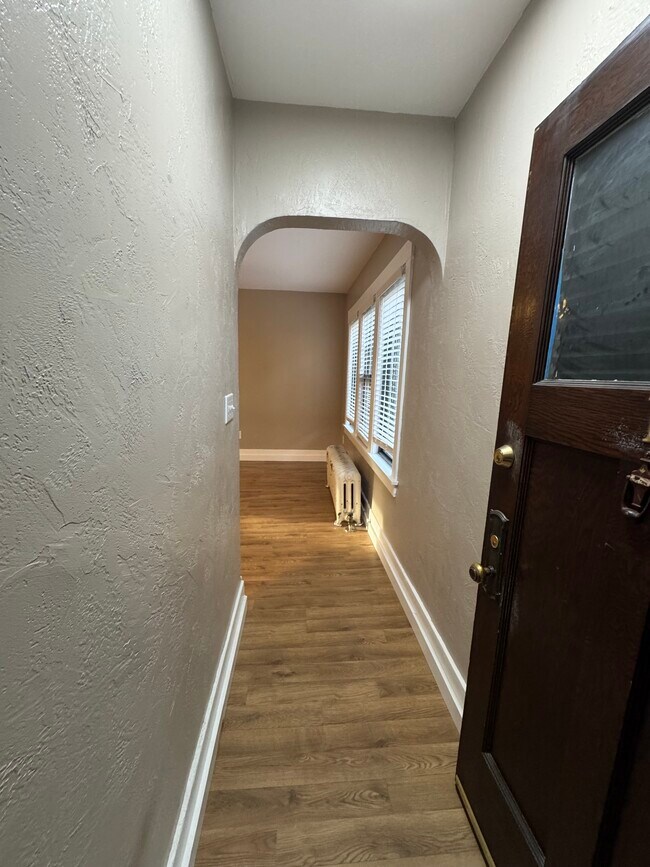 Building Photo - 2816 Broadway Ave